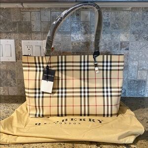 BURBERRY Tote